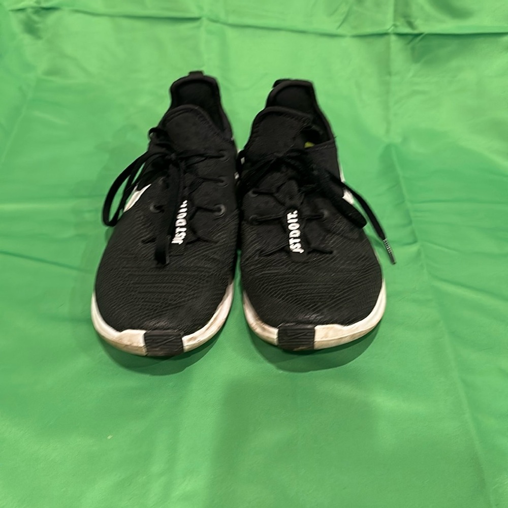 NIKE WOMENS FREE TR 8 Size 7.5